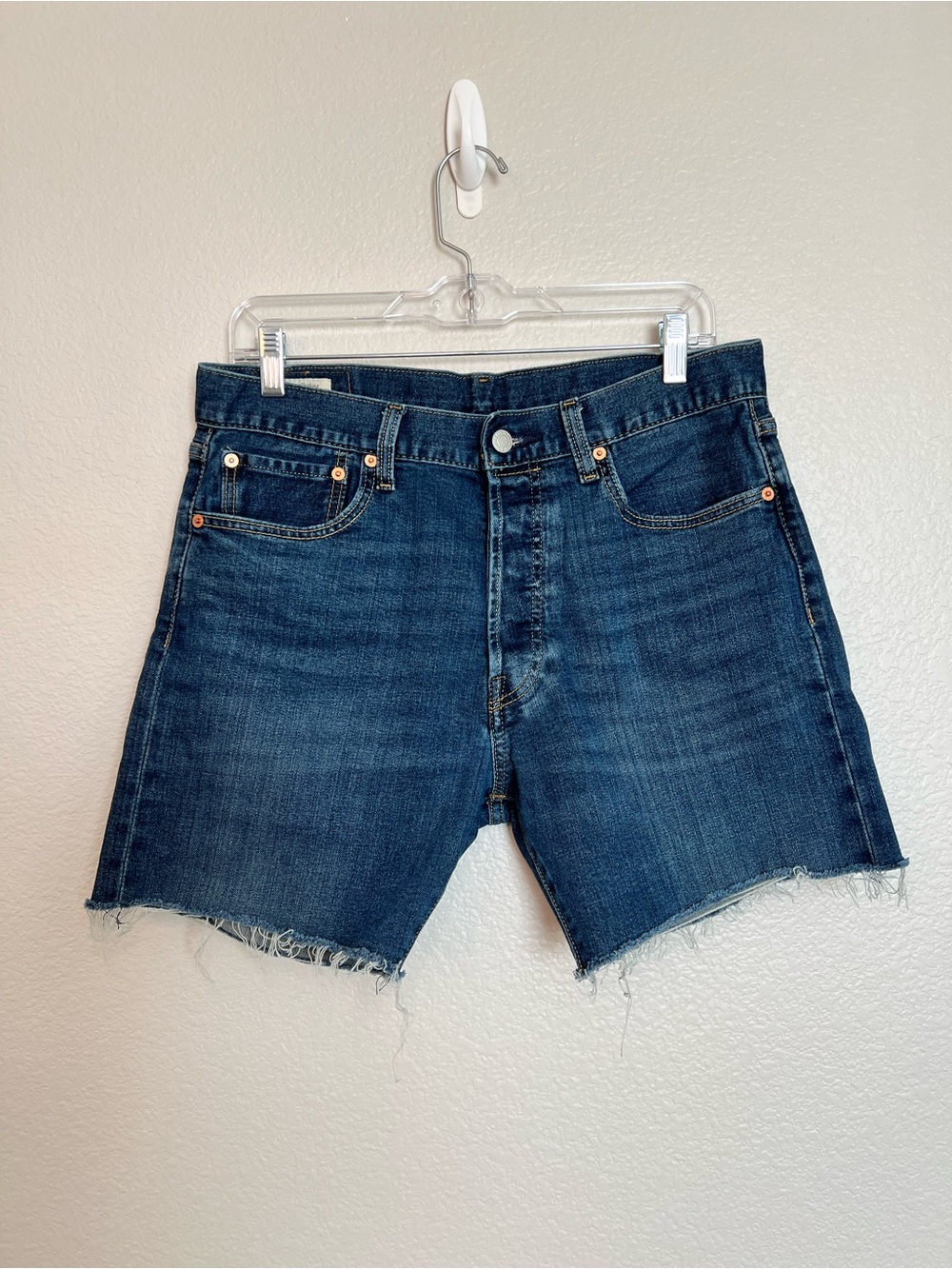 Levi’s Cutoff Shorts Womens Dark Wash Raw Hem Mid Length Denim | Size 33